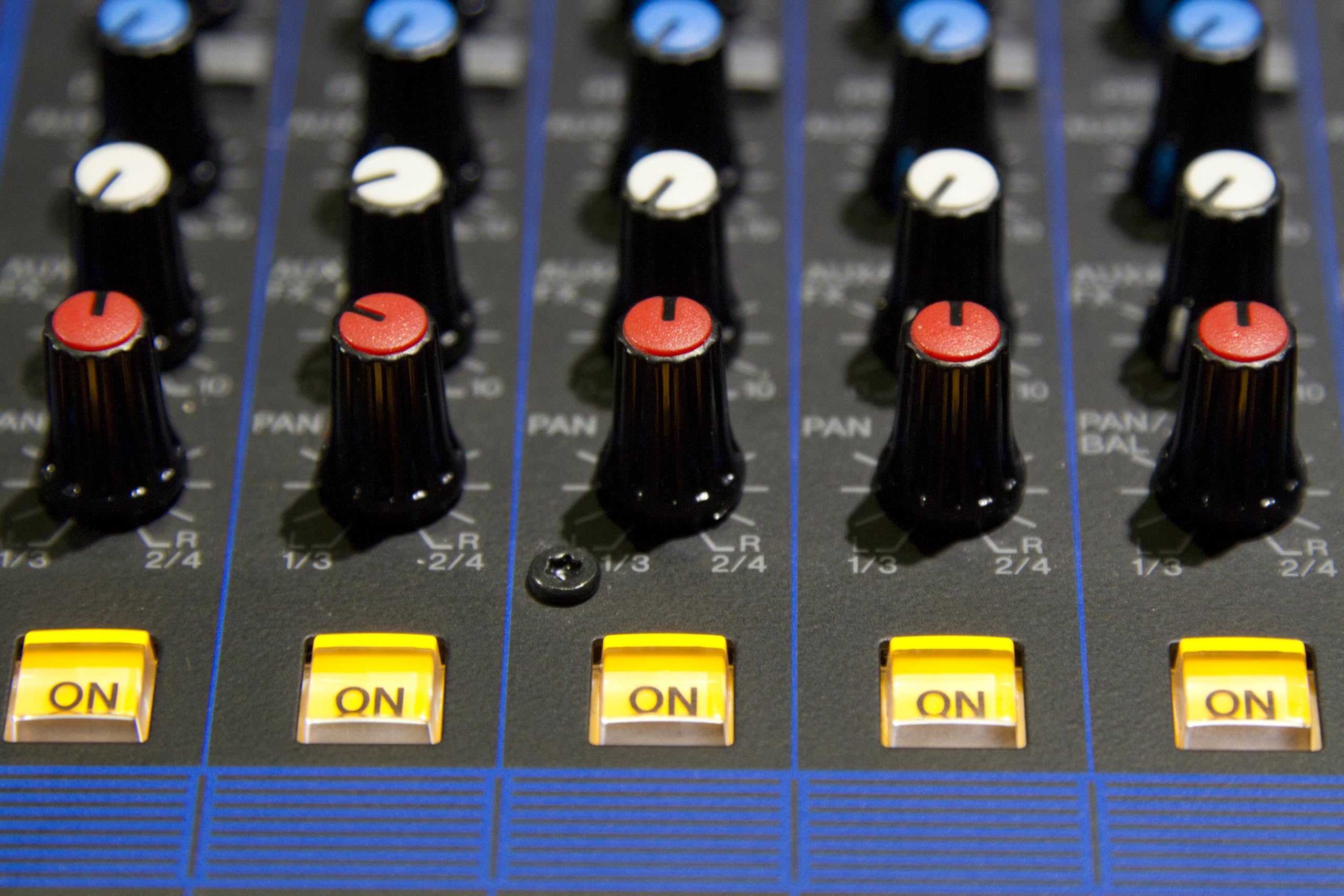 Yamaha MG16XU 16-input Stereo Mixer w/ SPX Effects