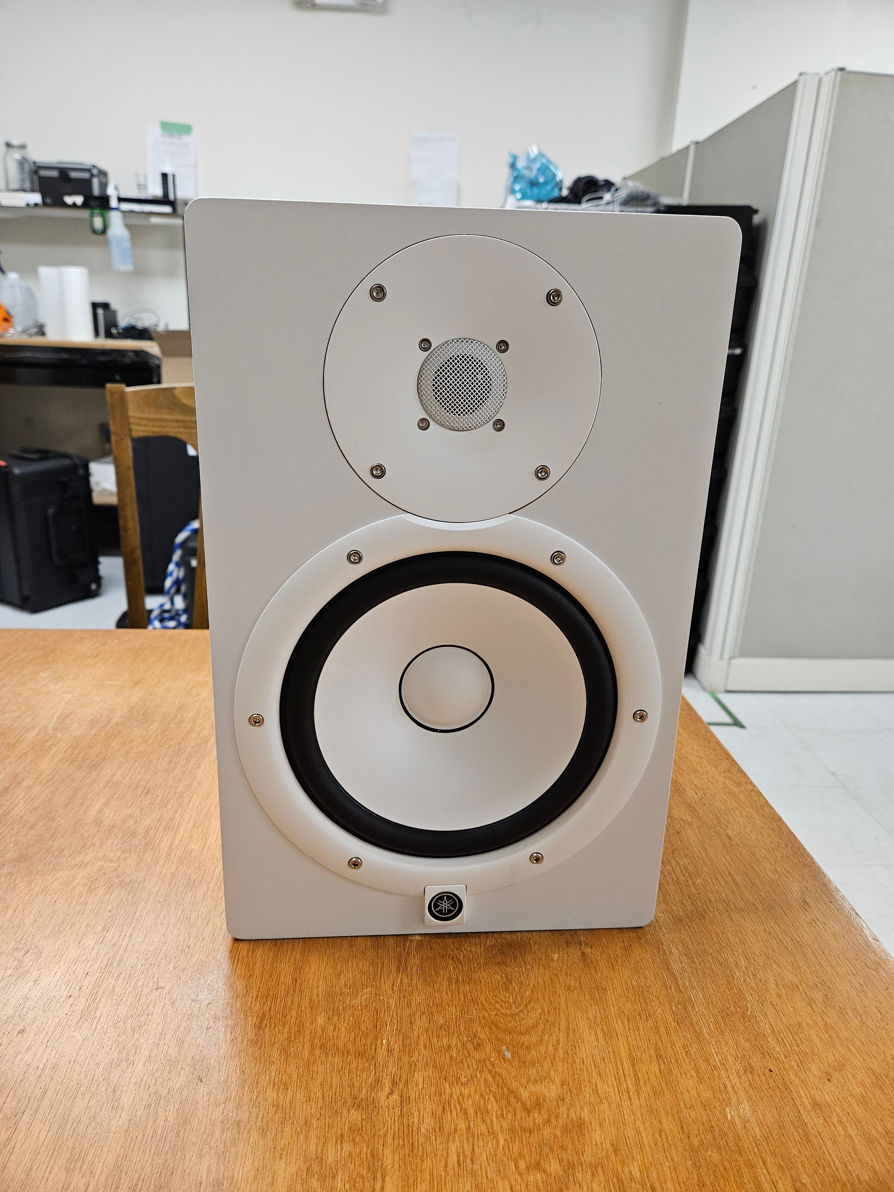 Yamaha HS8 Powered Studio 8 120W Powered Studio Reference Monitor White Open Box