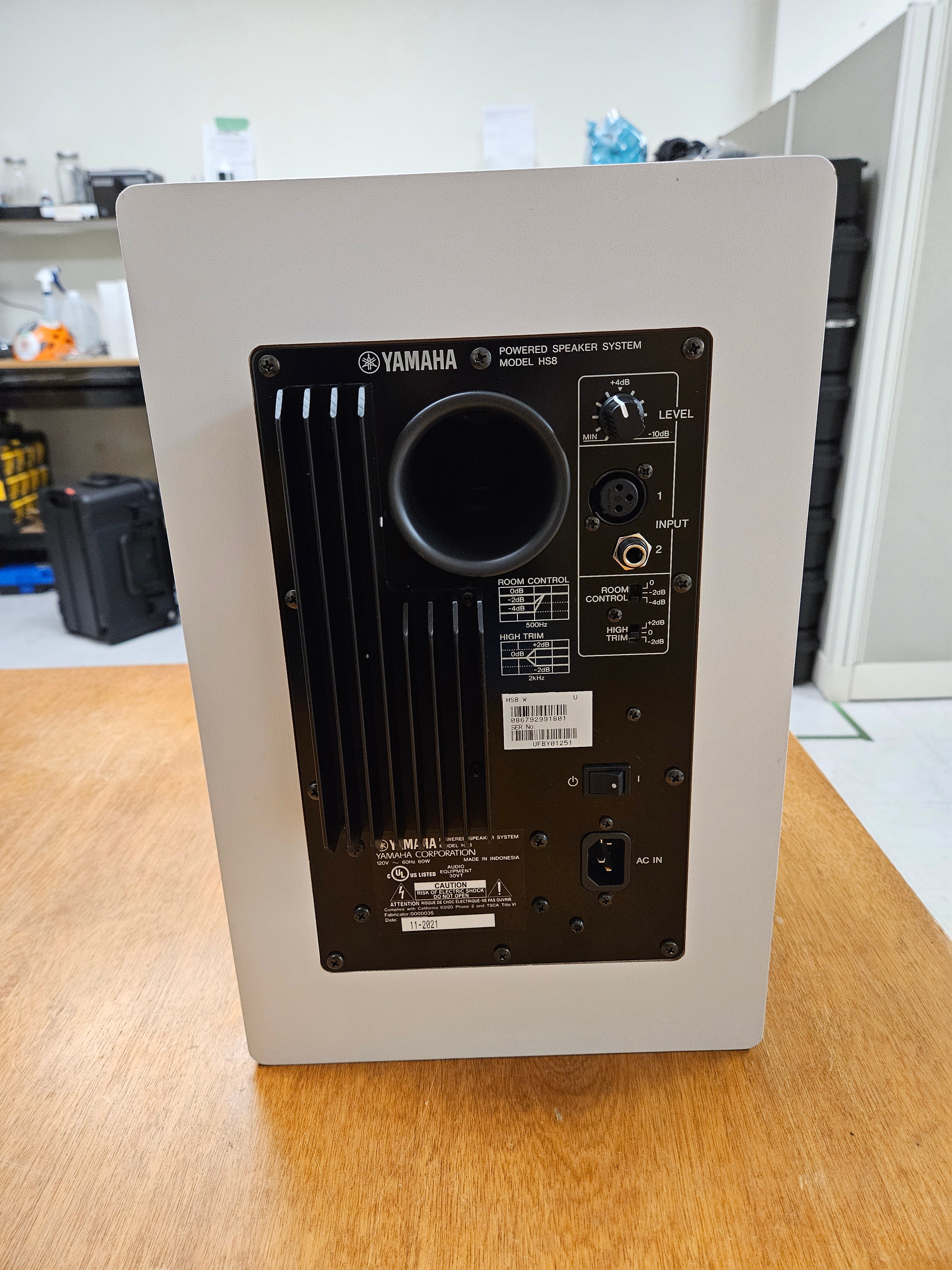 Yamaha HS8 Powered Studio 8 120W Powered Studio Reference Monitor White Open Box