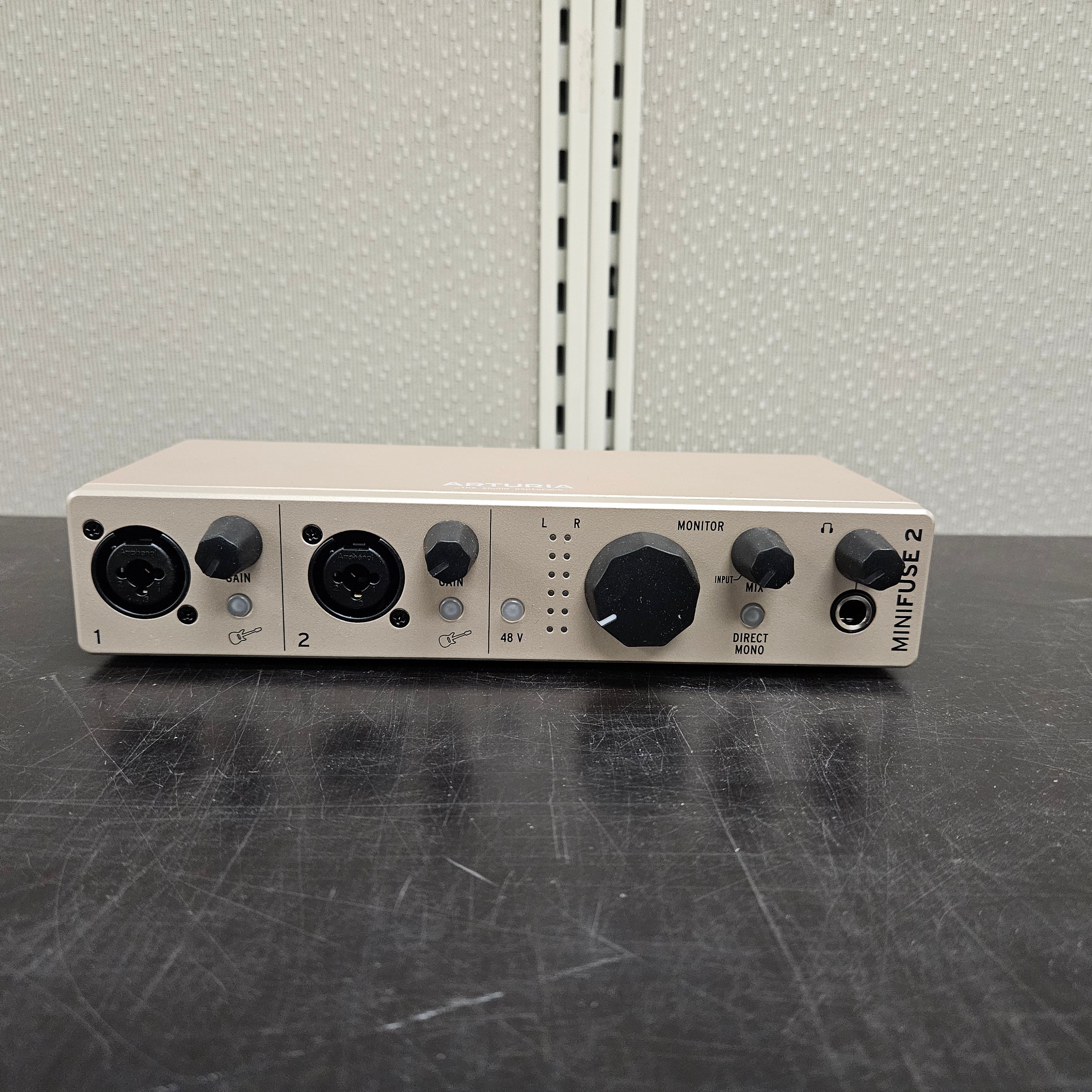 Arturia MINIFUSE2-CHAMPAGNE 2x Combo Input USB-C Audio Interface