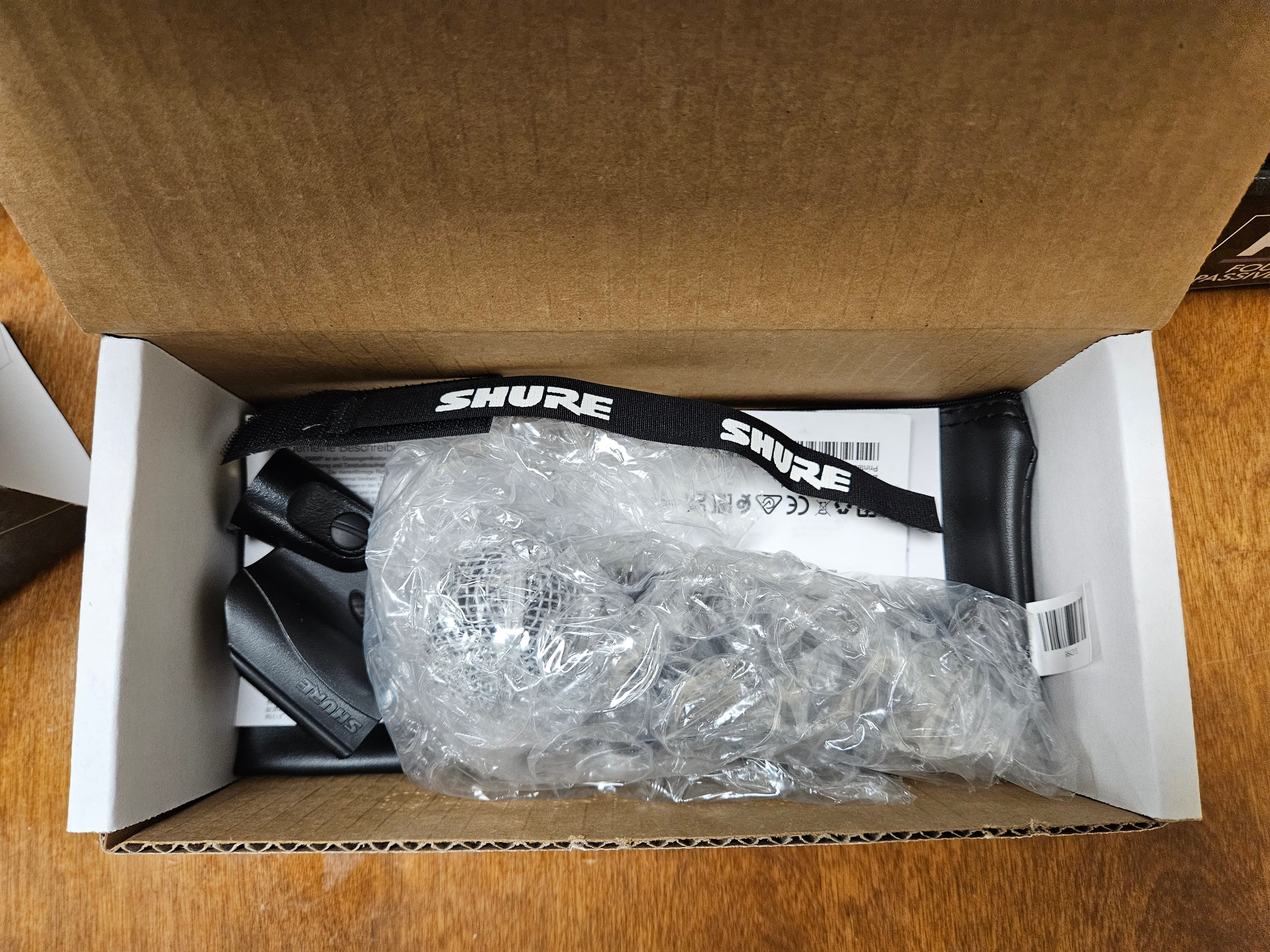 Shure SM58-LC Professional Cardioid Dynamic Live Performance Vocal Microphone