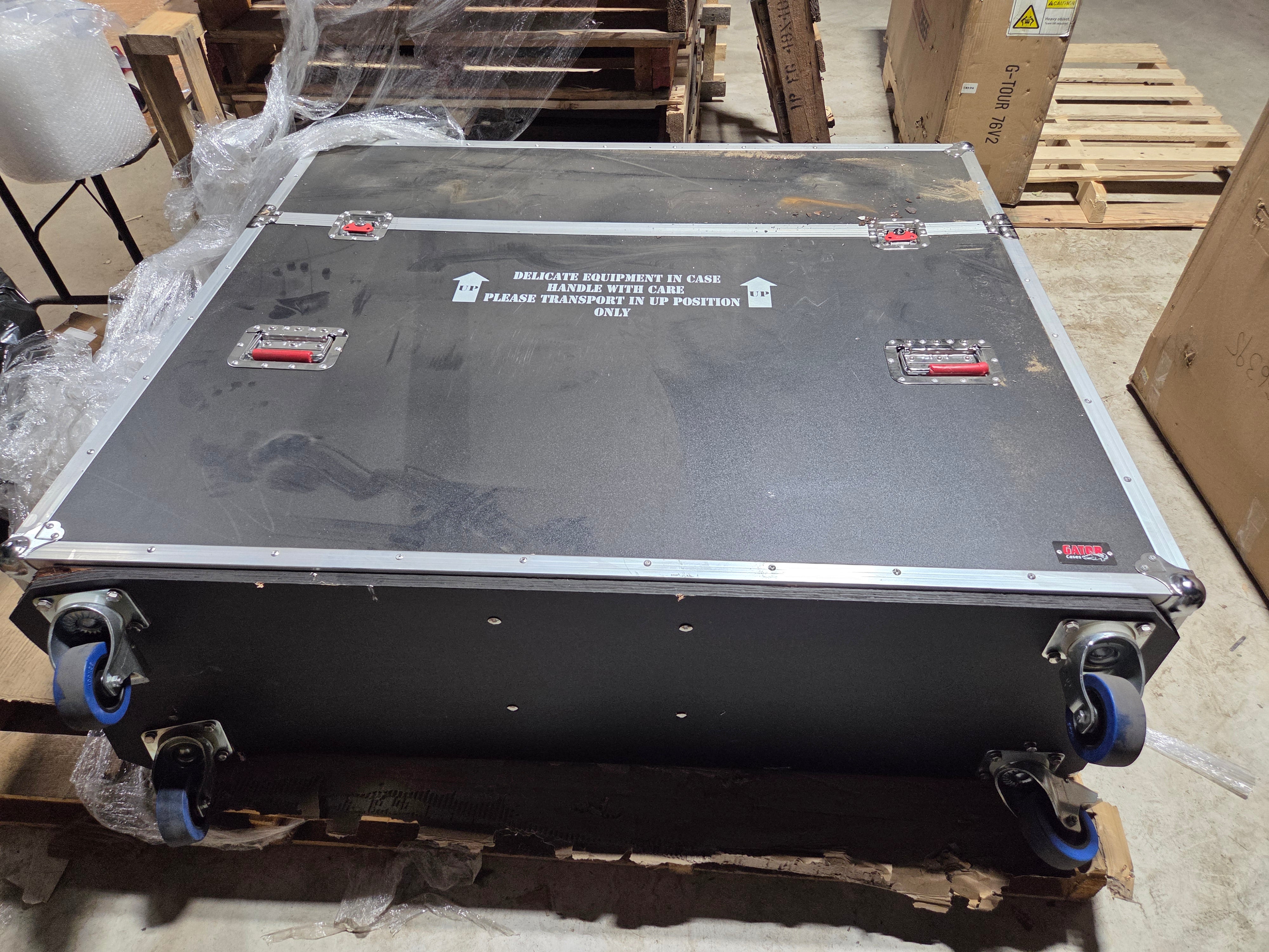 Gator G-TOUR-ELIFT-55 55″ Wood Flight Case for LCD or Plasma Screens (B-Stock)