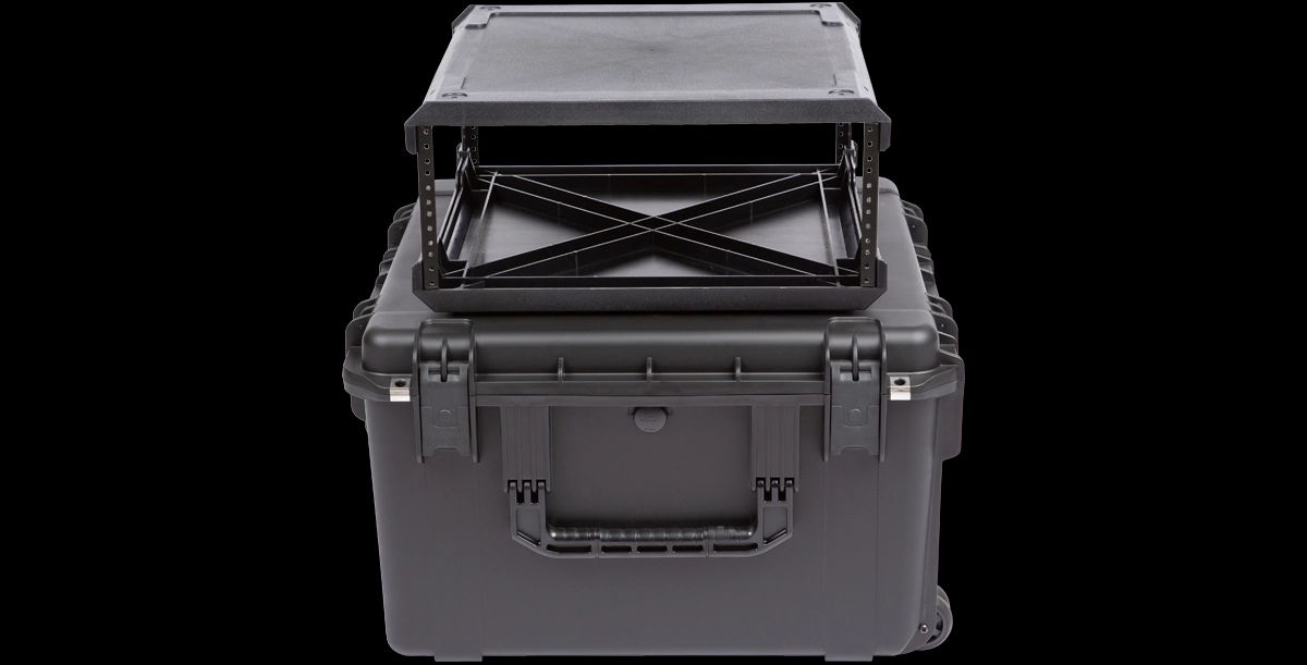 SKB 3i-2424M144U iSeries Case with Removeable 4U Injection Molded 20 Rack Cage, TSA Locking Latches, Wheels