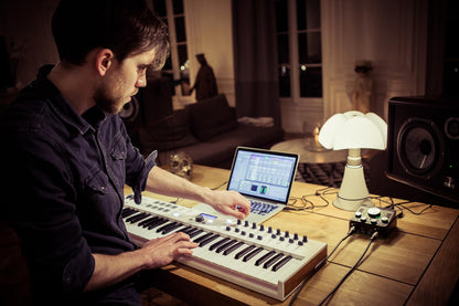 Arturia KeyLab Essential mk3 61-Key Universal MIDI Controller and Software (White)