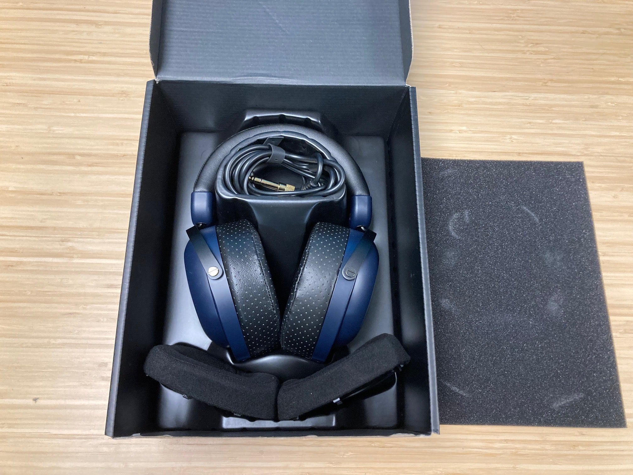 Dekoni x HIFIMAN Cobalt Closed Back Headphones | Audiophile Headphones | Wired Over-Ear Headphones Open Box
