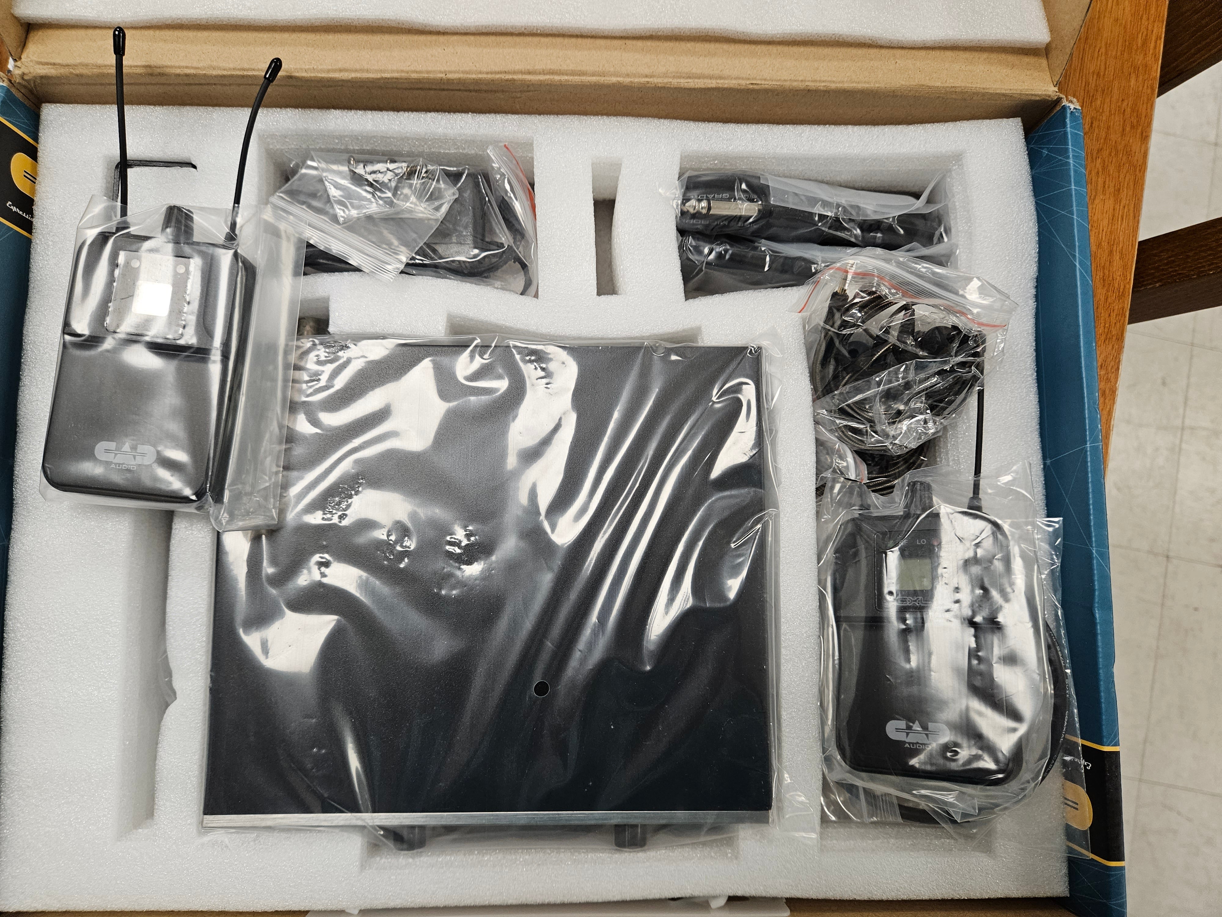 CAD GXLIEM2 Dual-Mix In-Ear Wireless Monitoring System - Used