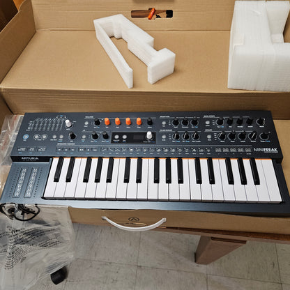 Arturia MiniFreak 6-Voice Polyphonic Hybrid Keyboard - Used