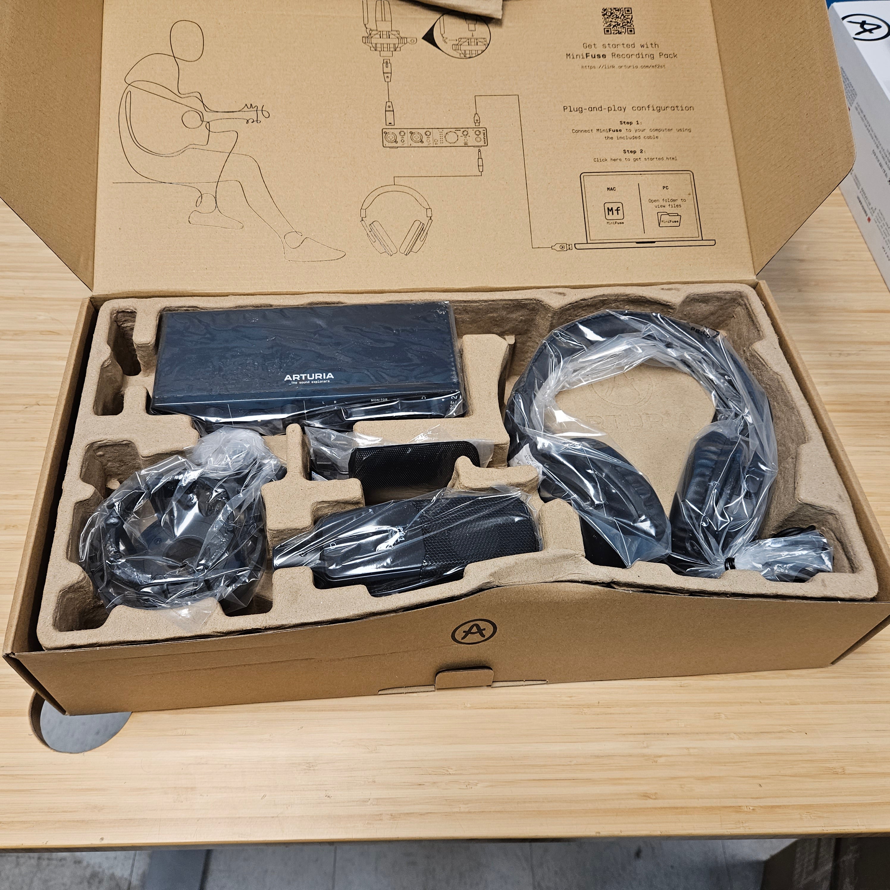 Arturia MiniFuse Recording Pack (Black) - Used