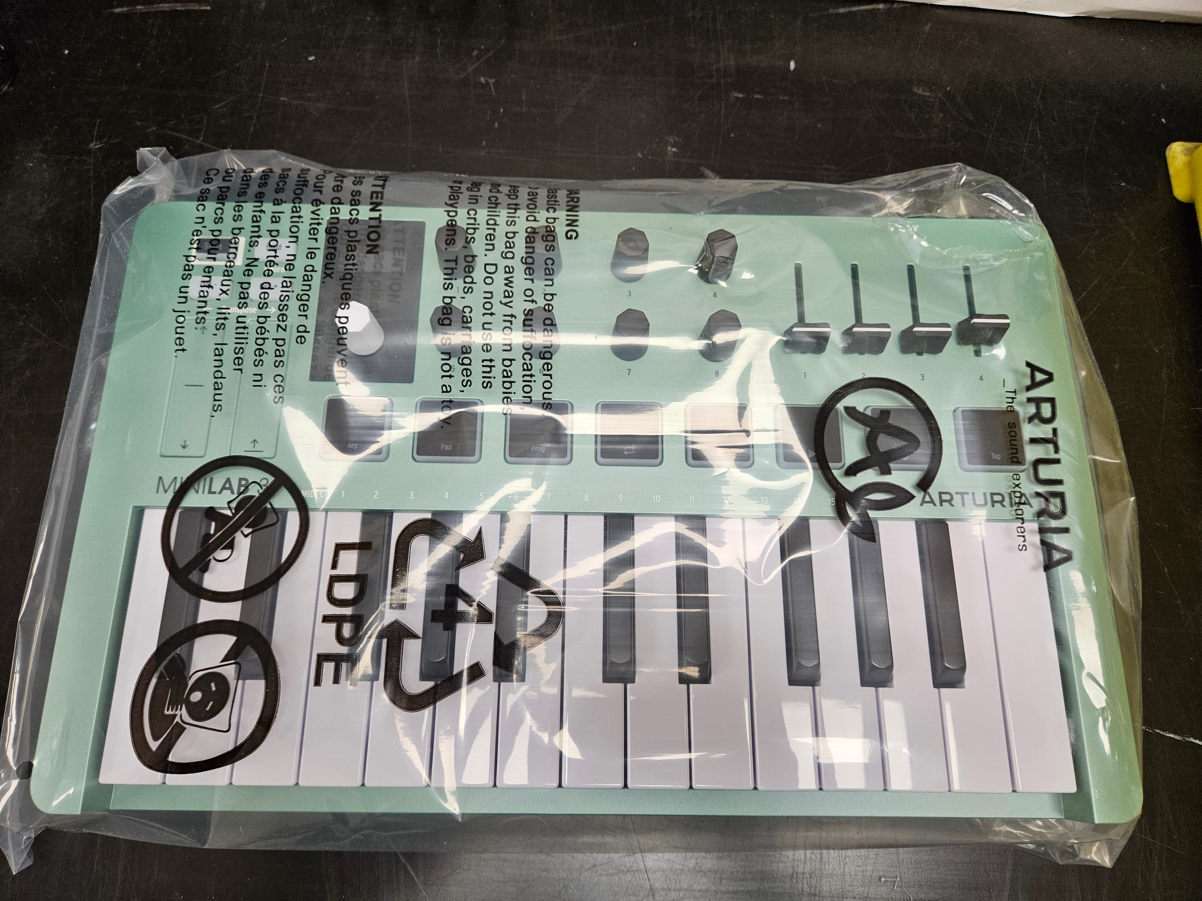 Arturia MiniLab 3 Mint Plug-And-Play MIDI Controller