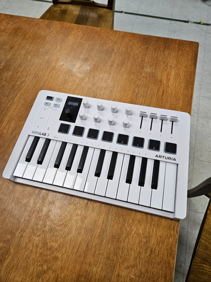 Arturia MiniLab 3 Plug-And-Play MIDI Controller - Used