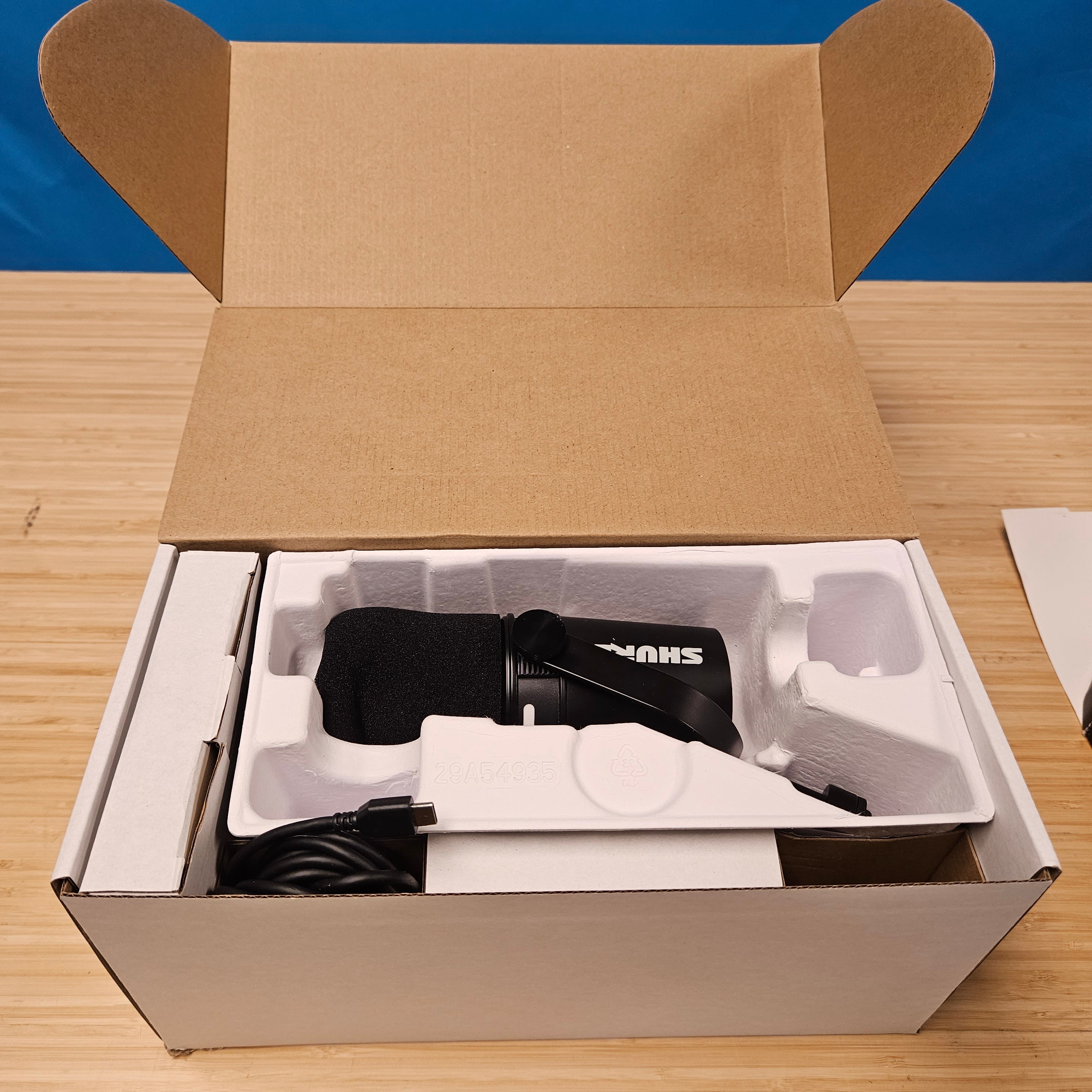 Shure MV7+ XLR/USB-C Dynamic Podcasting Microphone (Black) Including Gator Stand