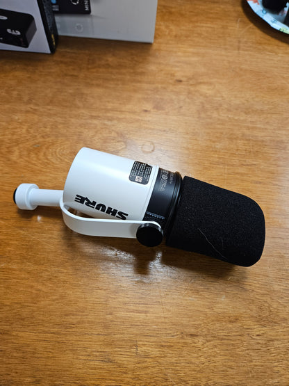 Shure MV7+ XLR/USB-C Dynamic Podcasting Microphone (White) - Used