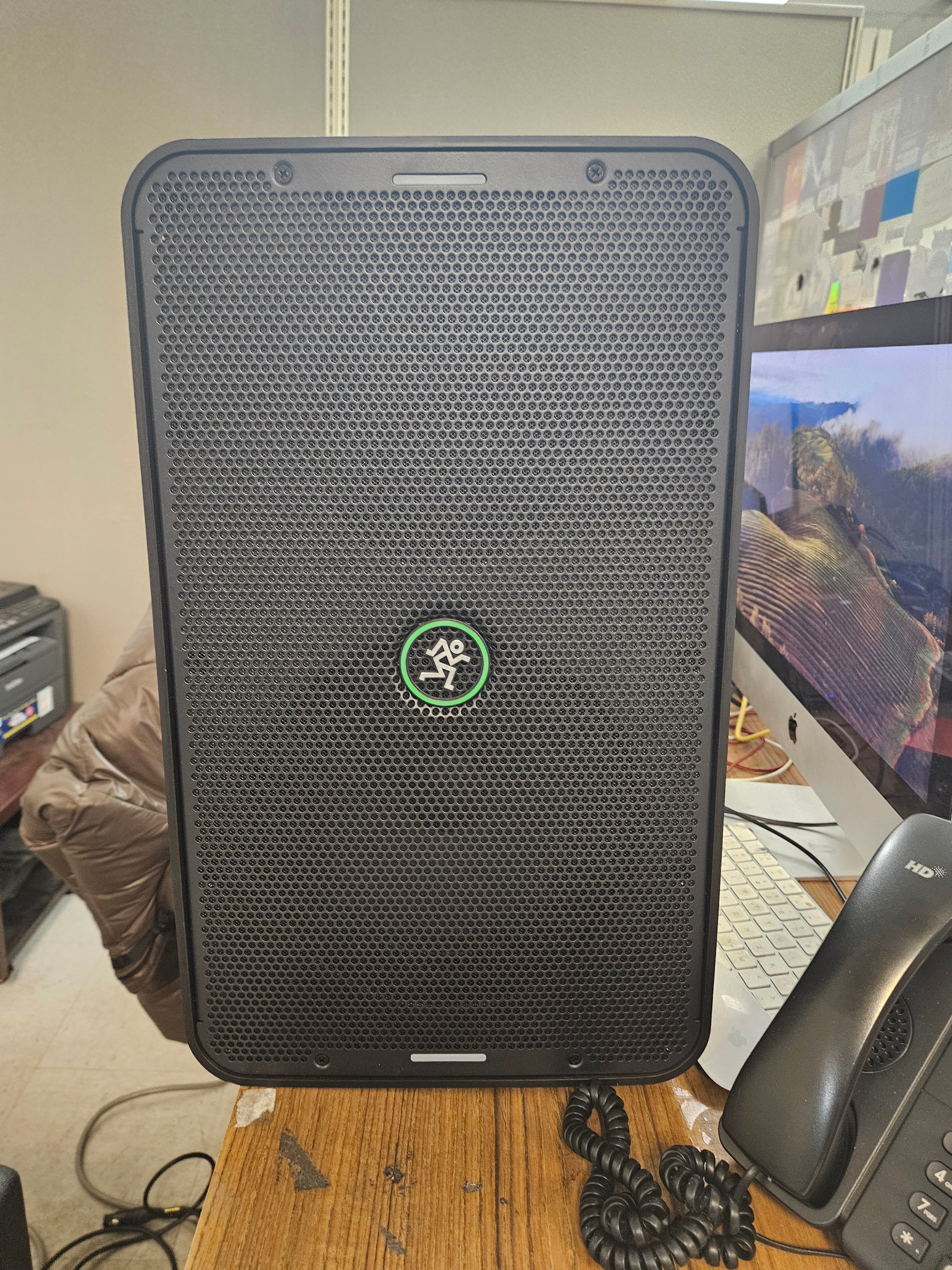 Mackie SHOWBOX Battery Powered All-In-One Performance Rig With Breakaway Mix Control
