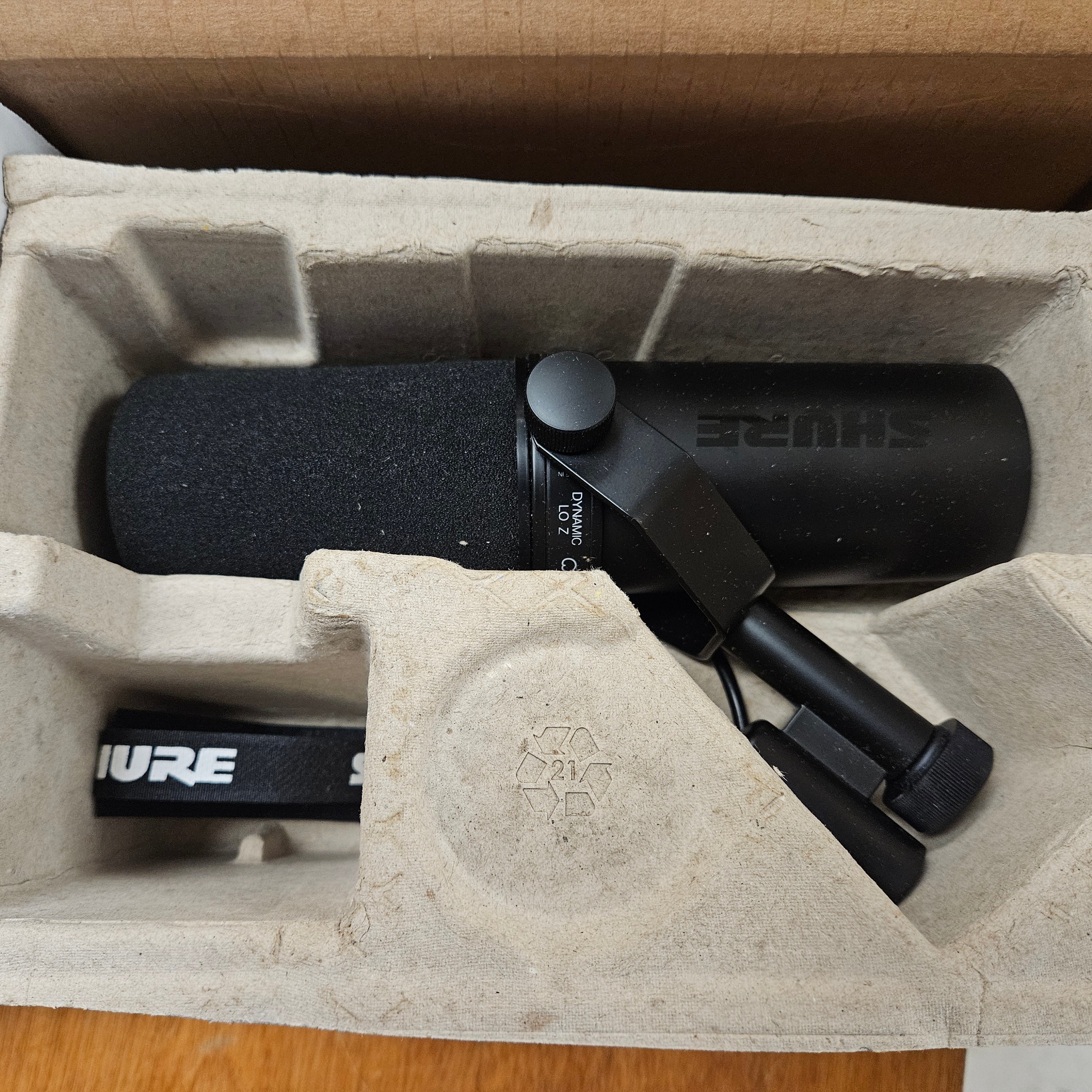 Shure SM7DB Dynamic Vocal Microphone With Built-In Preamp