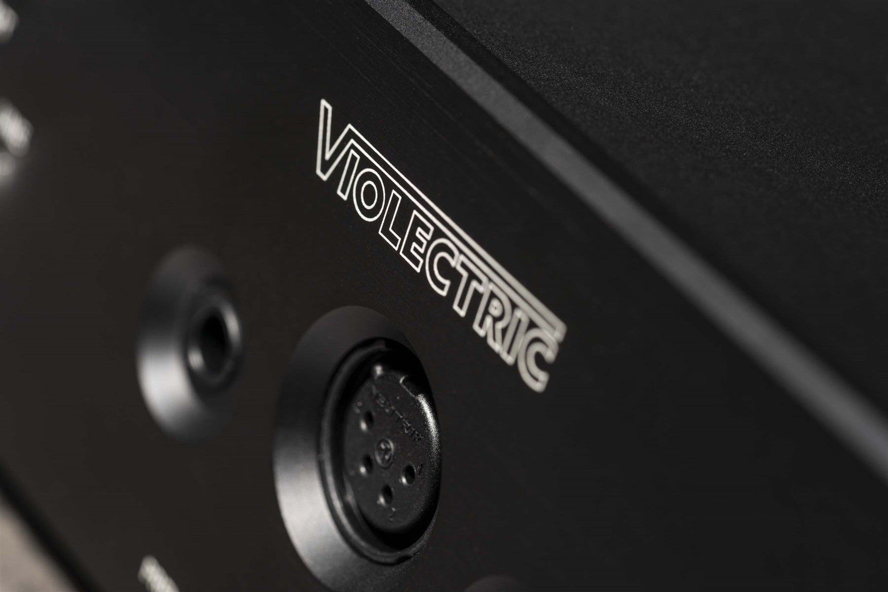 Violectric V340 Balanced Headphone Amplifier With Pre-amp Function (B-Stock)