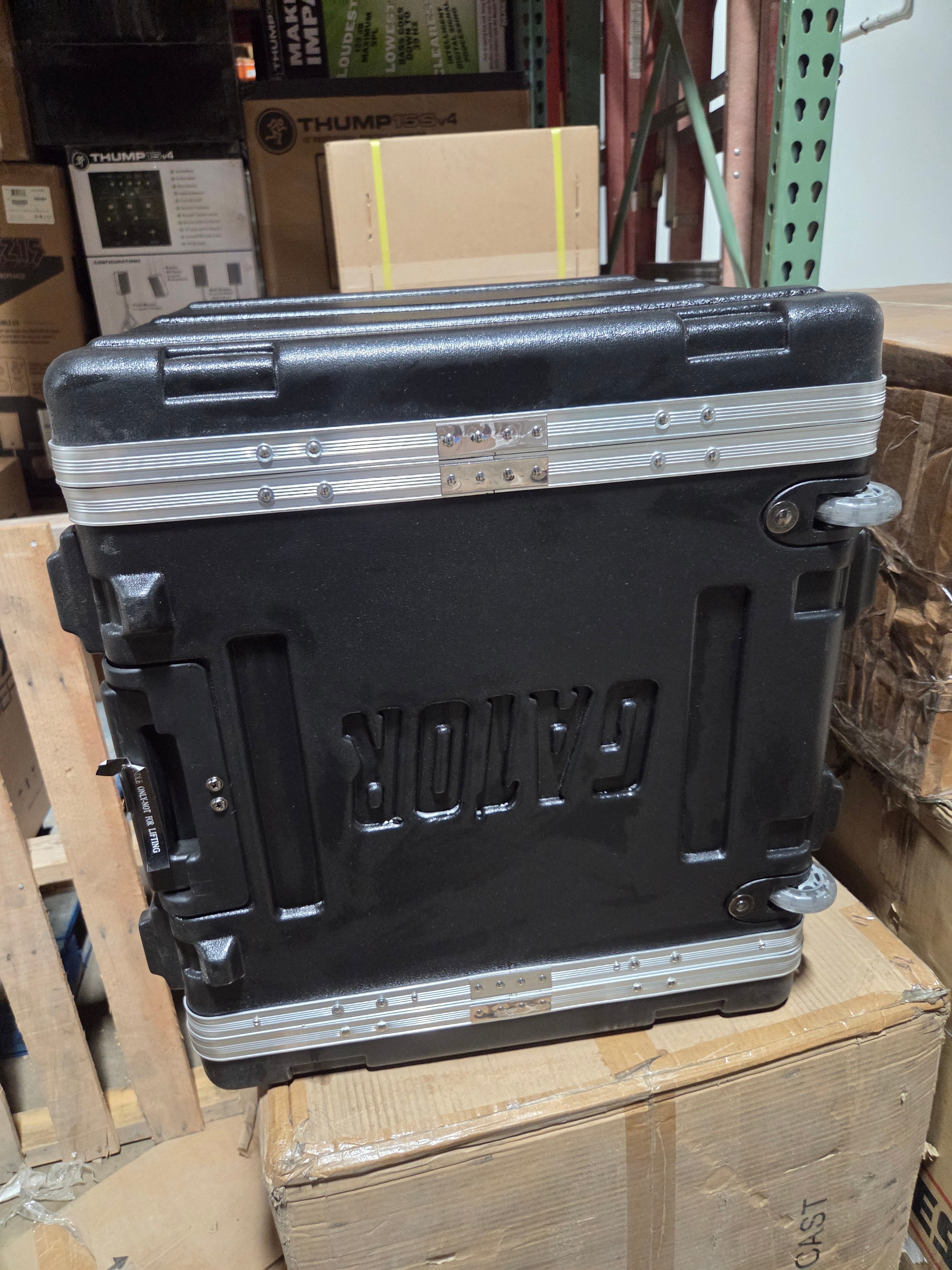 Gator GRR-10PL-US Powered Roller Rack Case (B-Stock)