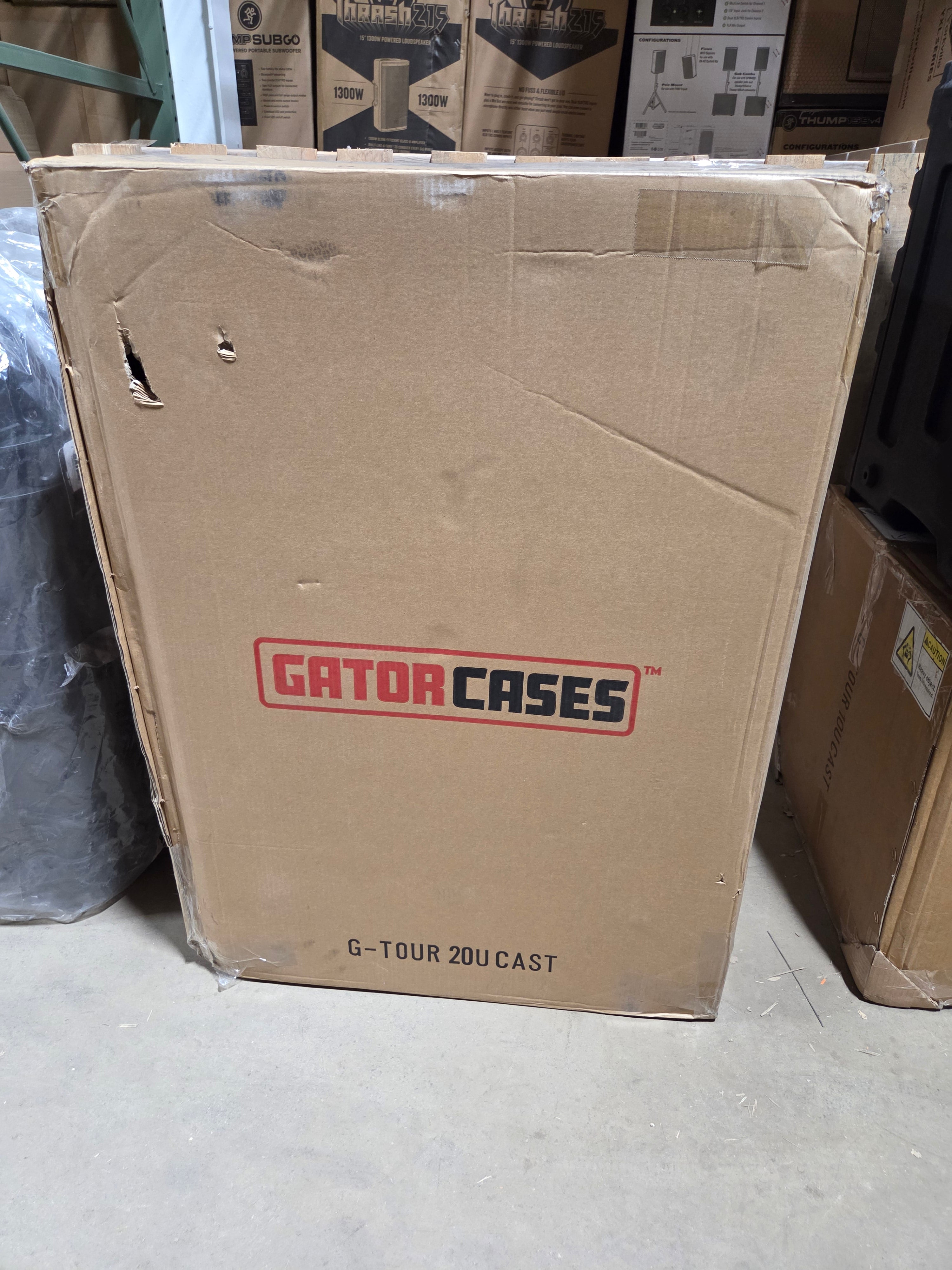 Gator G-TOUR-20U-CAST CAST Wooden ATA Flight Rack Case (17" Depth, 20 RU, with Casters) - B-Stock