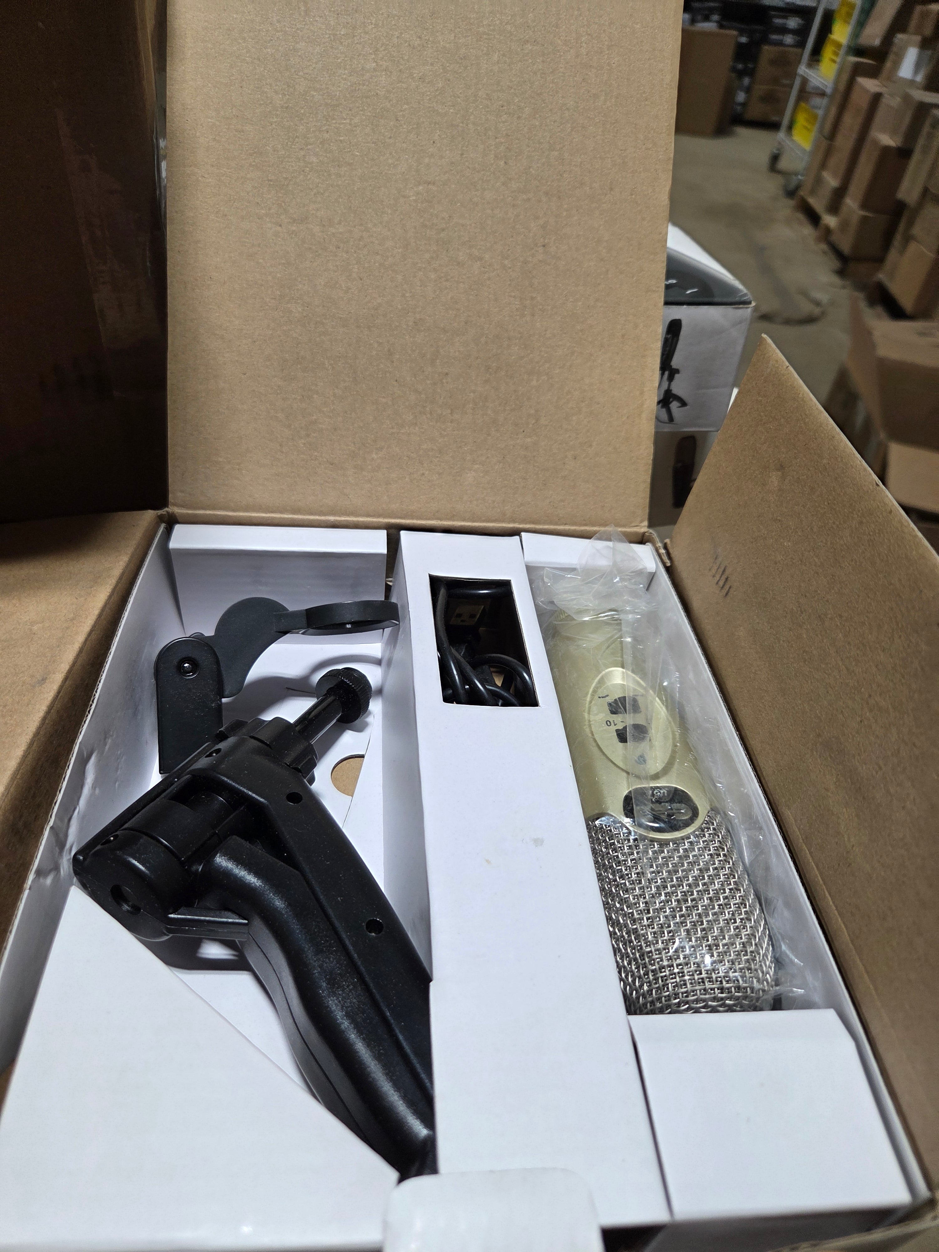CAD U37 USB Large-Diaphragm Cardioid Condenser Recording Microphone B-Stock